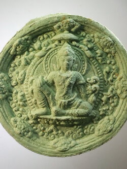 รหัสสินค้า จตุคามรามเทพ 062 จตุคามรามเทพ - ครูบาศรีวิชัย นักบุญแห่งล้านนา รุ่นถ้ำพระธาตุ เนื้อว่านเขียว นำฤกษ์ มีแป้งเจิม ในพิธี ปลุกเสกพิธีเทวาภิเษก โดย หลวงปู่ฤาษีเกวาลัน จตุคามรามเทพ รายการนี้ให้เช่าบูชาแล้ว