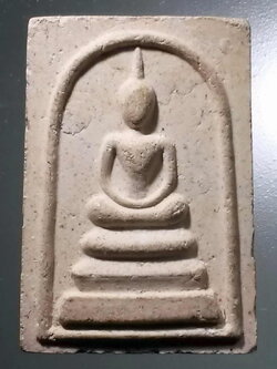 รหัสสินค้า พระสมเด็จ วัดต่างๆ 1018 พระสมเด็จเนื้อผง หลังพระพุทธหลวงพ่อหิน อำเภอบางมูลนาก จังหวัดพิจิตร รุ่นฉลองมณฑป สร้างปี 2541