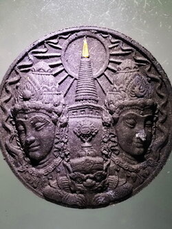 รหัสสินค้า จตุคามรามเทพ 190 องค์จตุคามรามเทพ รุ่นจอมราชันย์ สุวรรณภูมิ ปีมหามงคล พิธีพุทธาภิเษก เทวาภิเษก ณ.ศาลหลักเมือง และ วัดพระมหาธาตุวรมหาวิหาร จังหวัดนครศรีธรรมราช สร้างปี 2550 เนื้อว่านกากยายักษ์ ลูกนำฤกษ์ในพิธี