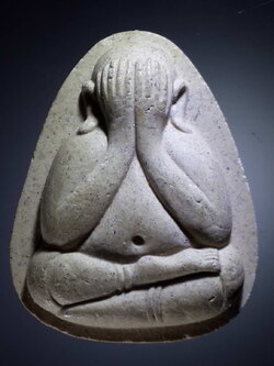 รหัสสินค้า พระปิดตา ทั่วไป 176 พระปิดตาเนื้อผงจัมโบ้ เป็งปุ๊ด วัดพระธาตุสบฝาง จังหวัดเชียงใหม่ สร้างปี 2555 ที่ระลึกในงานจุลกฐิน พระรายการนี้ให้เช่าบูชาแล้ว