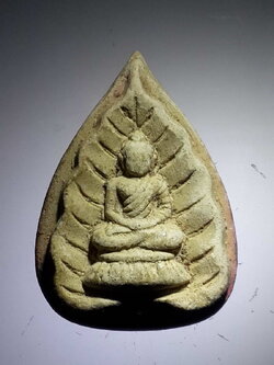 รหัสสินค้า พระไม่ทราบที่ 429 พระพุทธเนื้อผง พิมพ์ใบโพธิ์ หลังเจดีย์พุทธคยา ไม่ทราบที่ พระรายการนี้ให้เช่าบูชาแล้ว