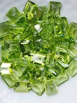 เพอริดอทสี่เหลี่ยม 8×6 มม. 5 กะรัต