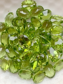 เพอริดอทไข่ 8X6 มม. 5 กะรัต