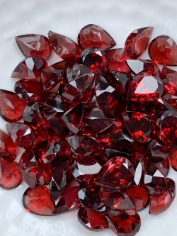 โกเมนหยดน้ำ 8x5 มม. 5 กะรัต