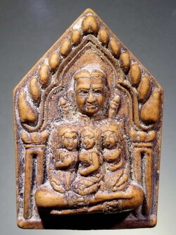 รหัสสินค้า พระไม่ทราบที่ 241 ขุนแผนเนื้อผง หลังกุมารเรียกทรัพย์ ไม่ทราบที่ พระรายการนี้ให้เช่าบูชาแล้ว