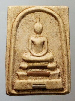 รหัสสินค้า พระสมเด็จ วัดต่างๆ 473 พระสมเด็จเนื้อผงฝังตะกรุด 3 กษัตริย์ หลวงพ่อคูณ วัดบ้านไร่ จังหวัดนครราชสีมา รุ่นเสาร์ 5 ปี 36