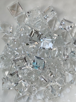 ไวท์โทปาสสี่เหลี่ยม 6X6 mm. 5 กะรัต