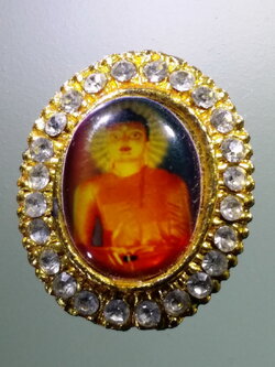 Antig LSD 042 ล็อกเก็ตเข็มกลัดกะไหล่ทองฝังเพชรพระพุทธเมตตา พุทธคยา ประเทศอินเดีย พระรายการนี้ให้เช่าบูชาแล้ว