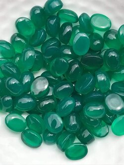 โมราไข่หลังเบี้ย 8x6mm. 10 กะรัต