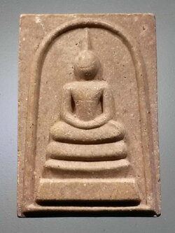 รหัสสินค้า พระสมเด็จวัดต่างๆ 991 พระสมเด็จเนื้อผง วัดพันเสด็จนอก อำเภอศรีราชา จังหวัดชลบุรี สร้างปี 2543