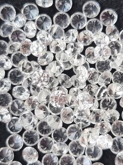 เพทายขาวกลมเจียรเหลี่ยม 3.0 มม. 1 กะรัต