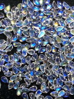 บลูมูนสโตนหยดน้ำ 5x3 mm 1 กะรัต