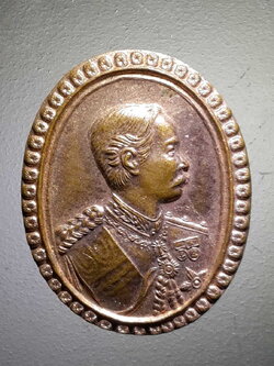 รหัสสินค้า พระมหากษัตริย์ และบุคคลสำคัญ 215 เหรียญรัชกาลที่ 5 ที่ระลึกสมโภชพระอาราม 200 ปี วัดสุทัศน์เทพวราราม กรุงเทพฯ สร้างปี 2550 พิมพ์เล็ก