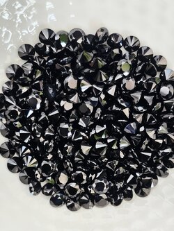 นิลกลมเจียรเหลี่ยม 4.0 มม. 5 กะรัต