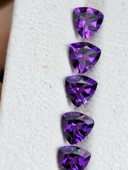 อเมทิสสามเหลี่ยม 7x7mm. 1 เม็ด