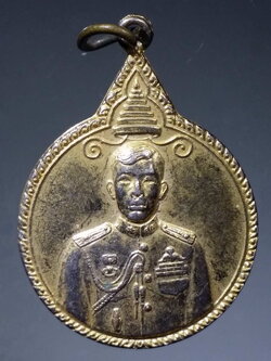 รหัสสินค้า พระมหากษัตริย์ และบุคคลสำคัญ 144 เหรียญกะไหล่ทอง รัชกาลที่ 10 ในวโรกาสสำเร็จการศึกษาโรงเรียนเสนาธิการทหารบก สร้างปี 2520 พระรายการนี้ให้เช่าบูชาแล้ว