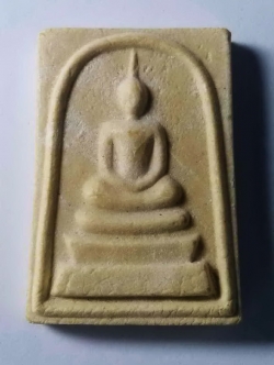 รหัสสินค้า ชัยนาท 016 พระสมเด็จเนื้อผงหลังรูปเหมือนหลวงพ่อเฉลิม วัดพัฒนาราม ตำบลไร่พัฒนา อำเภอมโนรมย์ จังหวัดชัยนาท พระรายการนี้ให้เช่าบูชาแล้ว