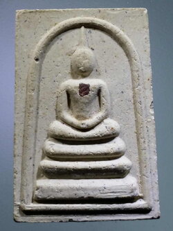 รหัสสินค้า พระสมเด็จ วัดต่างๆ 968 พระสมเด็จเนื้อผงฝังพลอย หลวงพ่อทิม วัดพระขาว จังหวัดอยุธยา รุ่นเสาร์ 5 ปี 2540