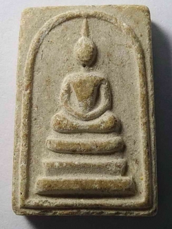 รหัสสินค้า สิงห์บุรี 003 พระสมเด็จพิมพ์คะแนนเนื้อผง หลวงพ่อแพ วัดพิกุลทอง จังหวัดสิงห์บุรี ไม่ทราบปีที่สร้าง พระรายการนี้มีผู้เช่าบูชาแล้ว