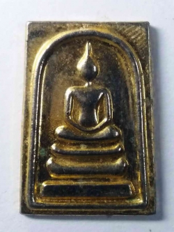 รหัสสินค้า กรุงเทพ 078 เหรียญสมเด็จกะไหล่ทอง พิธีพุทธาภิเษก วัดใหม่อมตรส บางขุนพรหม กรุงเทพสร้างปี 2536 พระรายการนี้ให้เช่าบูชาแล้ว