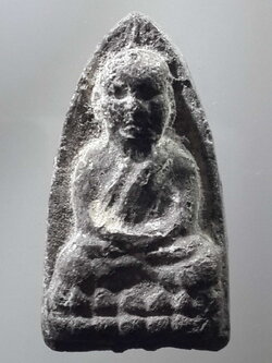 รหัสสินค้า หลวงปู่ทวด วัดต่างๆ 274 หลวงปู่ทวดเนื้อผง หลังโรยแร่ คล้ายพิมพ์พินัยกรรม ไม่ทราบปีที่สร้าง พระรายการนี้ให้เช่าบูชาแล้ว