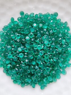 พลอยโมรากลมเจียรเหลี่ยม 2.5 มม 5 กะรัต