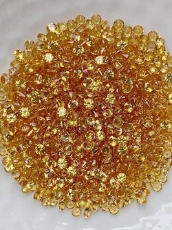 Yellow sapphire บุษราคัม 2.0 มม. 1 กะรัต