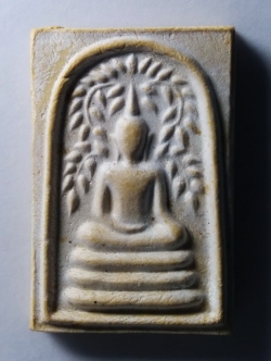 รหัสสินค้า พระสมเด็จ วัดต่างๆ 184 พระสมเด็จปรกโพธิ์ปางสะดุ้งกลับ หลังเรียบไม่ทราบที่ พระรายการนี้ให้เช่าบูชาแล้ว