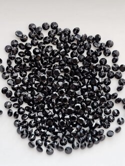 พลอยนิลกลมเจียรเหลี่ยม 2.7mm. 5 กะรัต