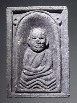 รหัสสินค้า หลวงปู่ทวด วัดต่างๆ 315 หลวงปู่ทวด พิมพ์กลักไม้ขีด เนื้อผงใบลาน หลังยันต์นะฤาชา