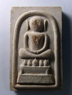 รหัสสินค้า พระสมเด็จ วัดต่างๆ 301 พระสมเด็จไกเซอร์เนื้อผง หลังพระบรมสาทิสลักษณ์ พระจุลจอมเกล้า รัชกาลที่ 5 ทรงยืน ไม่ทราบที่