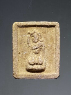 รหัสสินค้า พระไม่ทราบที่ 293 แม่นางกวัก เนื้อผง ไม่ทราบที่ พระรายการนี้ให้เช่าบูชาแล้ว