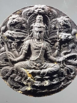 รหัสสินค้า จตุคามรามเทพ 117 จตุคามรามเทพ รุ่นมหาปาฏิหาริย์มั่งมีทรัพย์ เนื้อว่านดำ ฝังหัวนะโมเงิน จตุคามรามเทพ รายการนี้ให้เช่าบูชาแล้ว