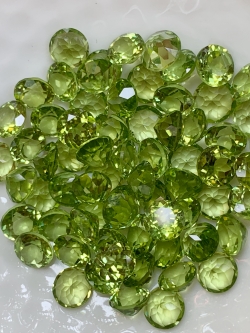 เพอริดอทกลม 5.5 มม. 5 กะรัต