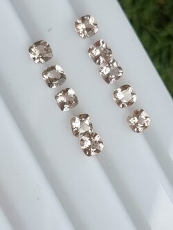 มอแกนไนท์คูชั่น 5x5mm. 1 เม็ด