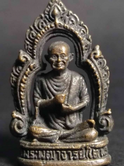 รหัสสินค้า กรุงเทพ 058 รูปหล่อเนื้อนวะโลหะ สมเด็จพระพุฒาจารย์โต พรหมรังษี ออกวัดเสมียนนารี กรุงเทพฯ พระรายการนี้ให้เช่าบูชาแล้วครับ