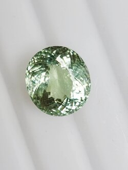 พลอยทัวมาลีนไข่ สีเขียวมิ้นท์ 8.26 กะรัต 1 เม็ด