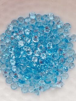 พลอยบลูโทปาสกลม 3.5 มม. 5 กะรัต