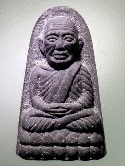 รหัสสินค้า หลวงปู่ทวด วัดต่างๆ 540 หลวงปู่ทวดเนื้อผง พิมพ์เตารีดหัวมน พิมพ์กลาง หลังยันต์ อะระหังพุทโธ มะอะอุ ไม่ทราบที่