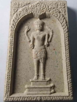 รหัสสินค้า พระไม่ทราบที่ 014 พระวิษณุกรรมเนื้อผงหลังยันต์ ไม่ทราบสำนัก