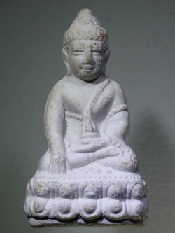 รหัสสินค้า พระไม่ทราบที่ 313 พระกริ่งเนื้อผง ไม่ทราบที่ กริ่งเขย่าดัง คล้ายๆกับเนื้อผงจักรพรรดิ์ หลวงตาม้า วัดถ้ำเมืองนะ แต่ไม่ยืนยันนะครับ พระรายการนี้ให้เช่าบูชาแล้ว