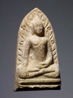 รหัสสินค้า พระไม่ทราบที่ 384 พระรอดเนื้อผง หลังอูม ไม่ทราบที่