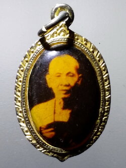 รหัสสินค้า เครื่องราง ล็อกเก็ต ภาพถ่าย 159 ล็อกเก็ตครูบาเจ้าศรีวิชัย นักบุญแห่งล้านนา วัดพระธาตุดอยสุเทพ จังหวัดเชียงใหม่