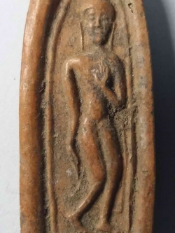 รหัสสินค้า ชัยนาท 001 พระลีลาเนื้อดินเผา วัดโคกหมู ตำบลห้วยงู อำเภอหันคา จังหวัดชัยนาท พระรายการนี้ให้เช่าบูชาแล้ว