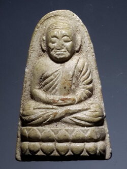 รหัสสินค้า หลวงปู่ทวด วัดต่างๆ 321 หลวงปู่ทวดเนื้อผงน้ำมัน หลังภาษาจีน วัดถ้ำยอดทอง อำเภอปากท่อ จังหวัดราชบุรี