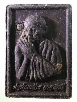 Antig FB 12147 พระผงรูปเหมือน เนื้อผงใบลาน ผสมว่านกากยายักษ์ พ่อท่านคล้าย วาจาสิทธิ์ วัดสวนขัน ออกวัดควนกอ อำเภอถ้ำพรรณรา จังหวัดนครศรีธรรมราช หายาก สุดๆครับ