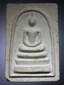 รหัสสินค้า พระสมเด็จ วัดต่างๆ 904 พระสมเด็จเนื้อผง เกศทะลุซุ้ม หลังเรียบ ฝังแร่มวลสาร ไม่ทราบที่