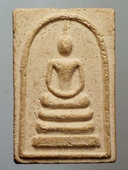 รหัสสินค้า พระไม่ทราบที่ 191 พระสมเด็จเนื้อผง ด้านหลัง มีตราสัญลักษณ์ ด้านล่างเขียนว่า เมตตาค้ำจุนโลก