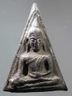 รหัสสินค้า พระเนื้อดิน เนื้อผง เนื้อว่าน 1469 นางพญาหลังอุ เนื้อดิน หลวงพ่อมุ่ย วัดดอนไร่ จ.สุพรรณบุรี พระรายการนี้ให้เช่าบูชาแล้ว