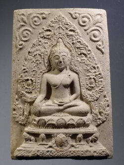 รหัสสินค้า พระมีกล่อง 3734 พระผงเนื้อว่าน 108 พระพุทธสีหบัญชร วัดนก กรุงเทพฯ สร้างปี 2526